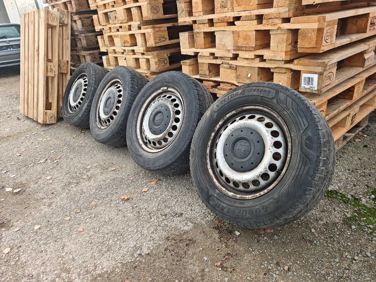 Plechové disky VW T5,T5.1,T6+celoroční Goodyear 215 65 16C - 2