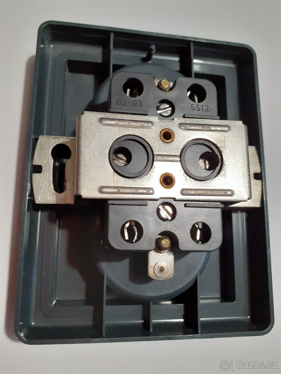 ABB Zásuvka dvojnásobná 250 V, tmavě šedá - 2