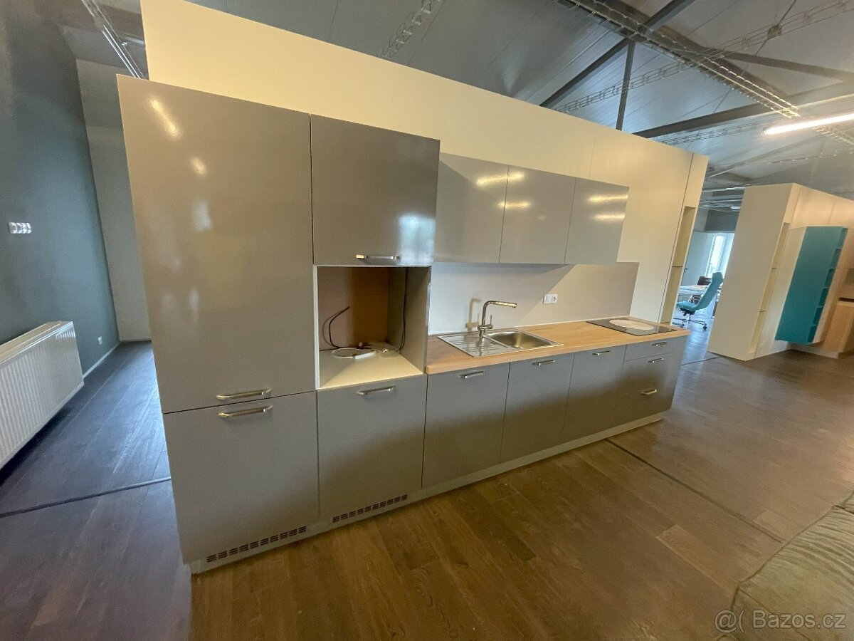 Kuchyňská linka -vysoký lesk - 2