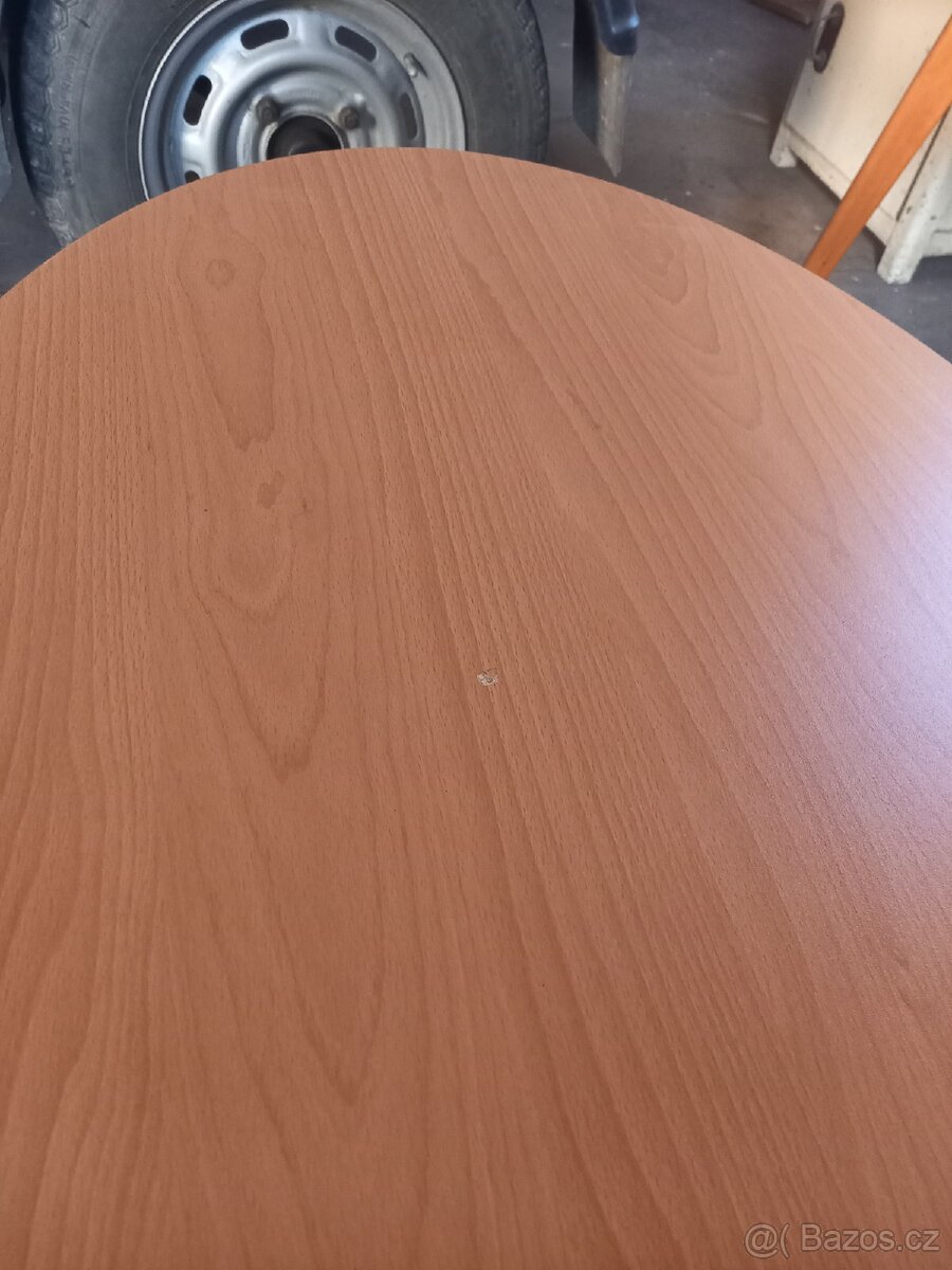 Stolek dřevotříska - 2