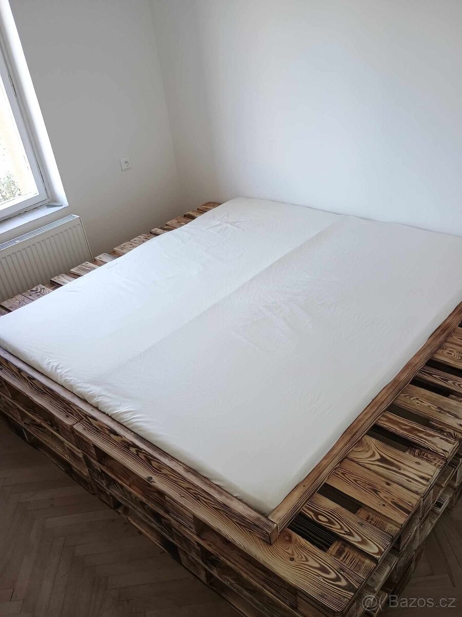 Postel z europalet - 2