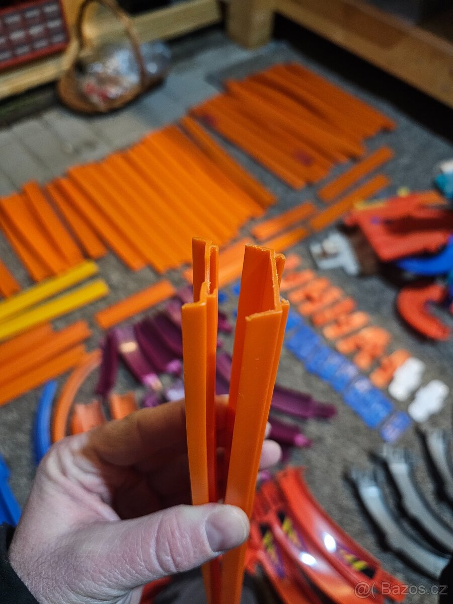 HOT WHEELS dráhy mix + unikátní díly - 2