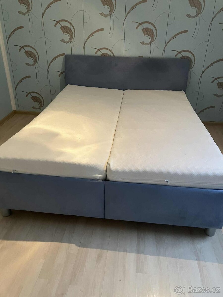 Prodám manželskou postel s matracemi - 2