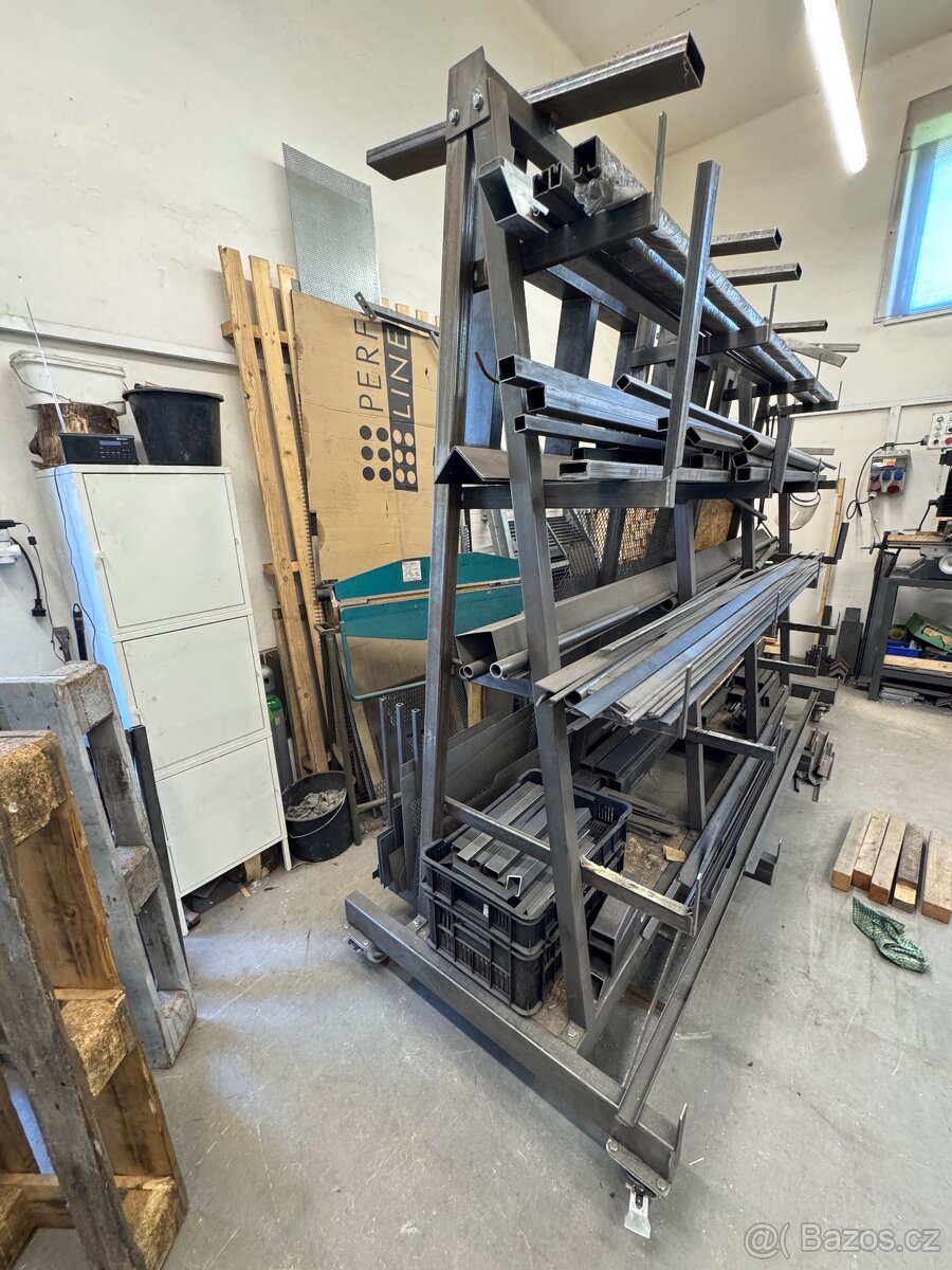 Pojízdný regál na kovový materiál - 2