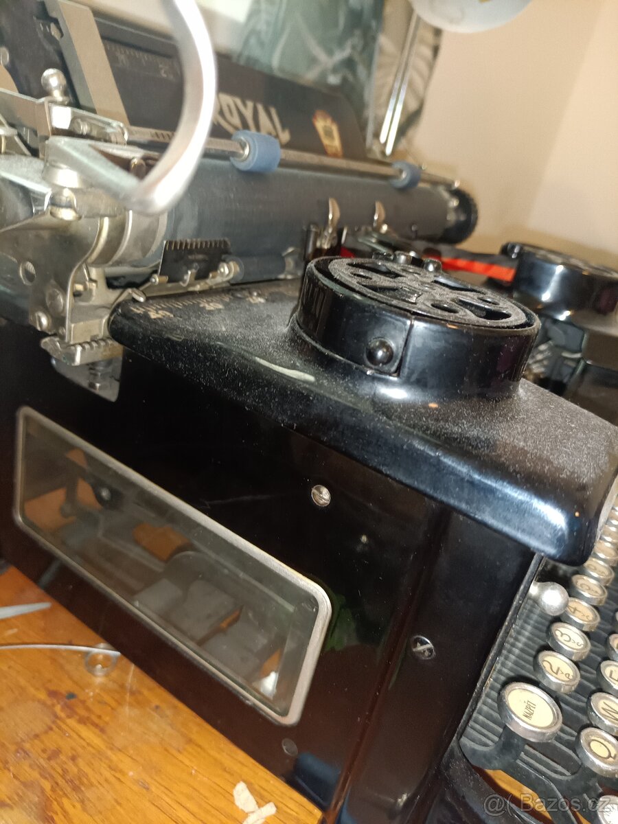 Psací stroj Royal 10 - 2