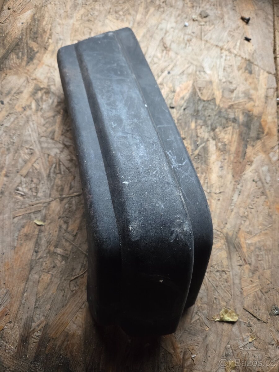 Nový+stearý roh nárazniku Ford Escort mk3 - 2