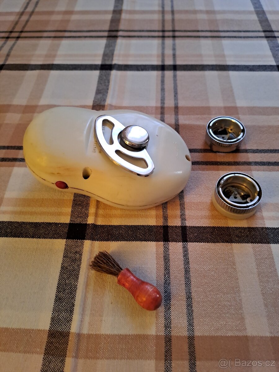 mechanický holicí strojek Sputnik - 2