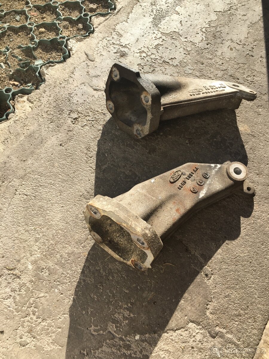 Ford Sierra 2,0 ohc - držáky motoru - 2