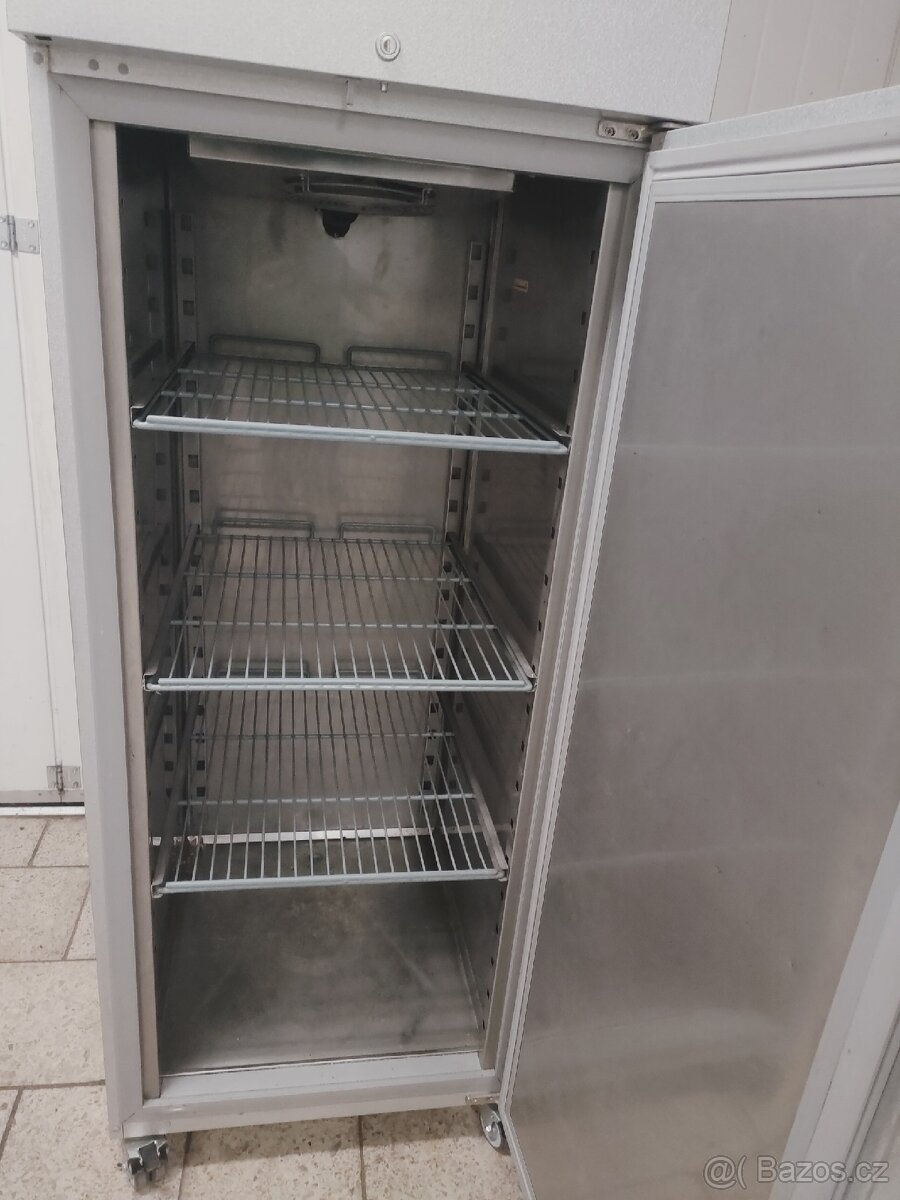 Prodám mrazící skříň nerezova. - 2