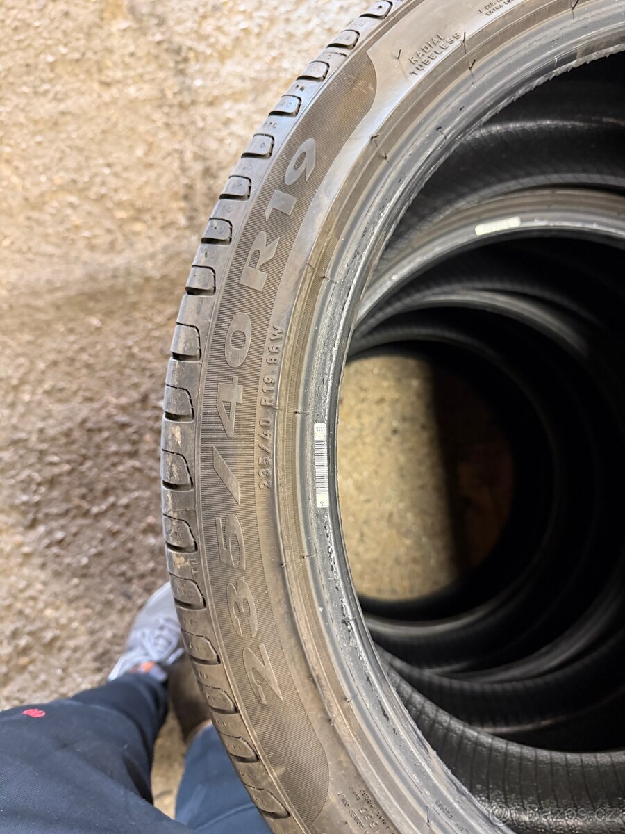 Prodám 235/40/19 - 2