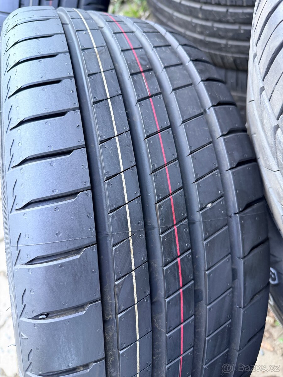 225/40/19 Bridgestone DOT 24 - 2