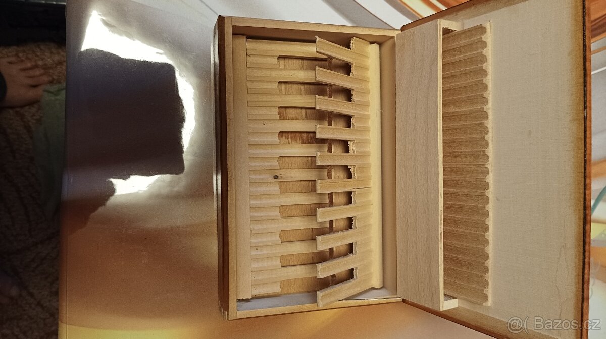 Stará krabička na cigarety. - 2