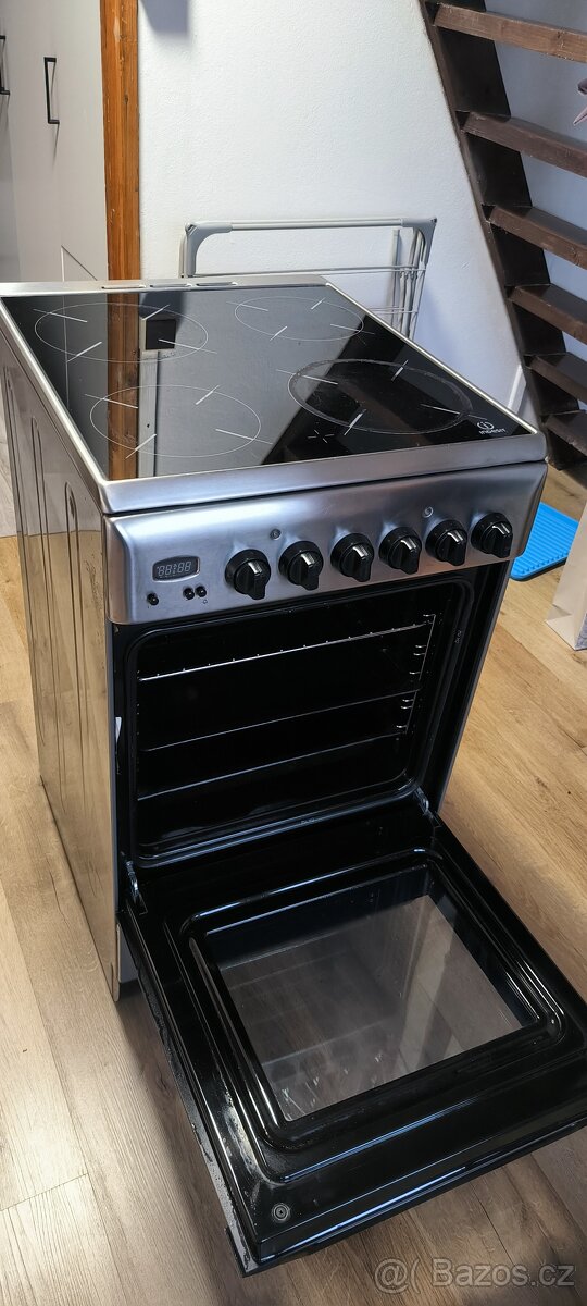 Sklokeramický sporák - málo používaný (400V) - 2