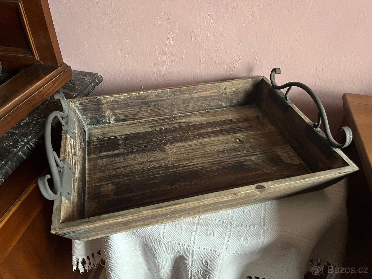 Krásný dřevěný tác - 2