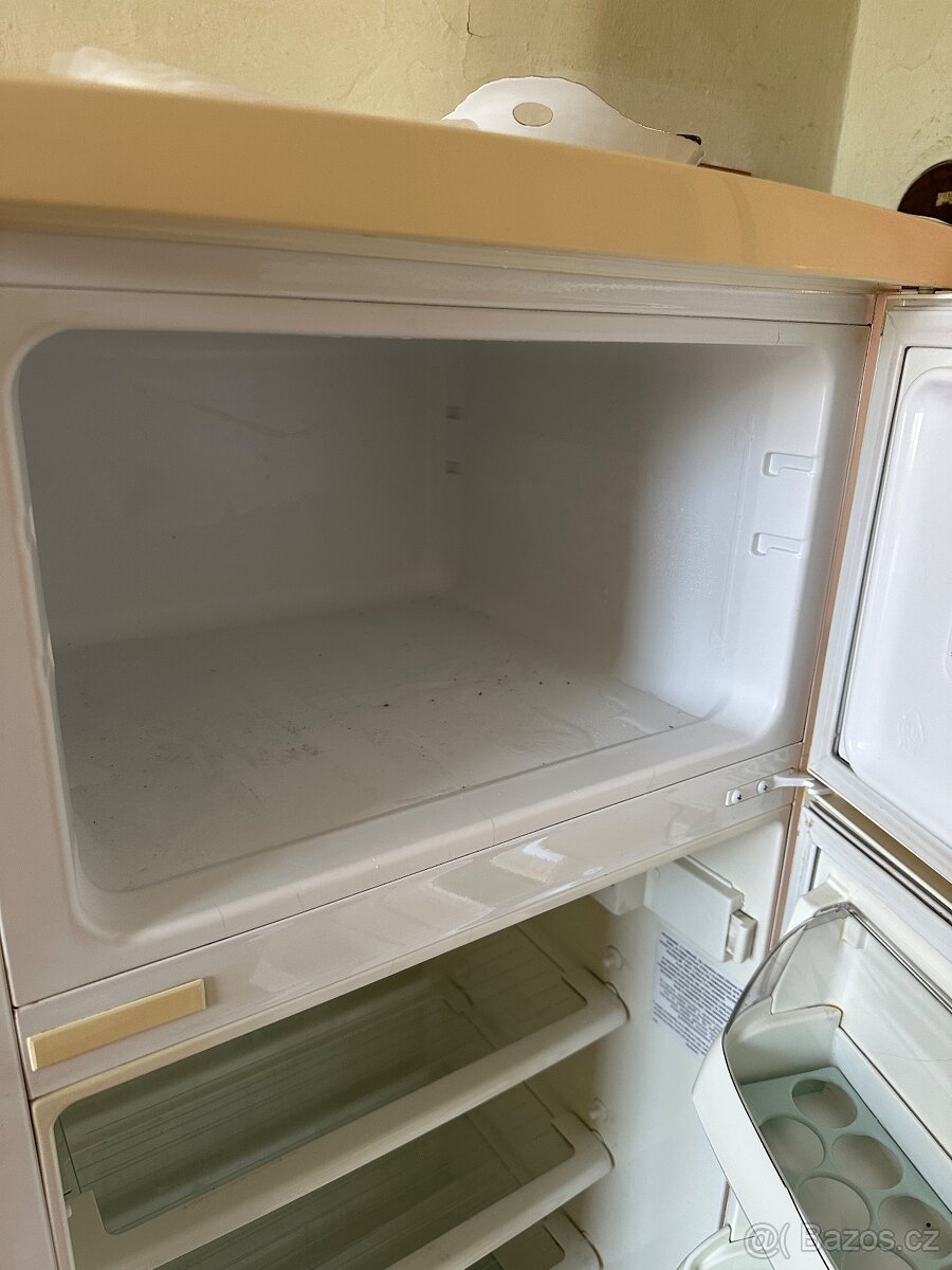 lednička s mrazákem Ardo. - 2