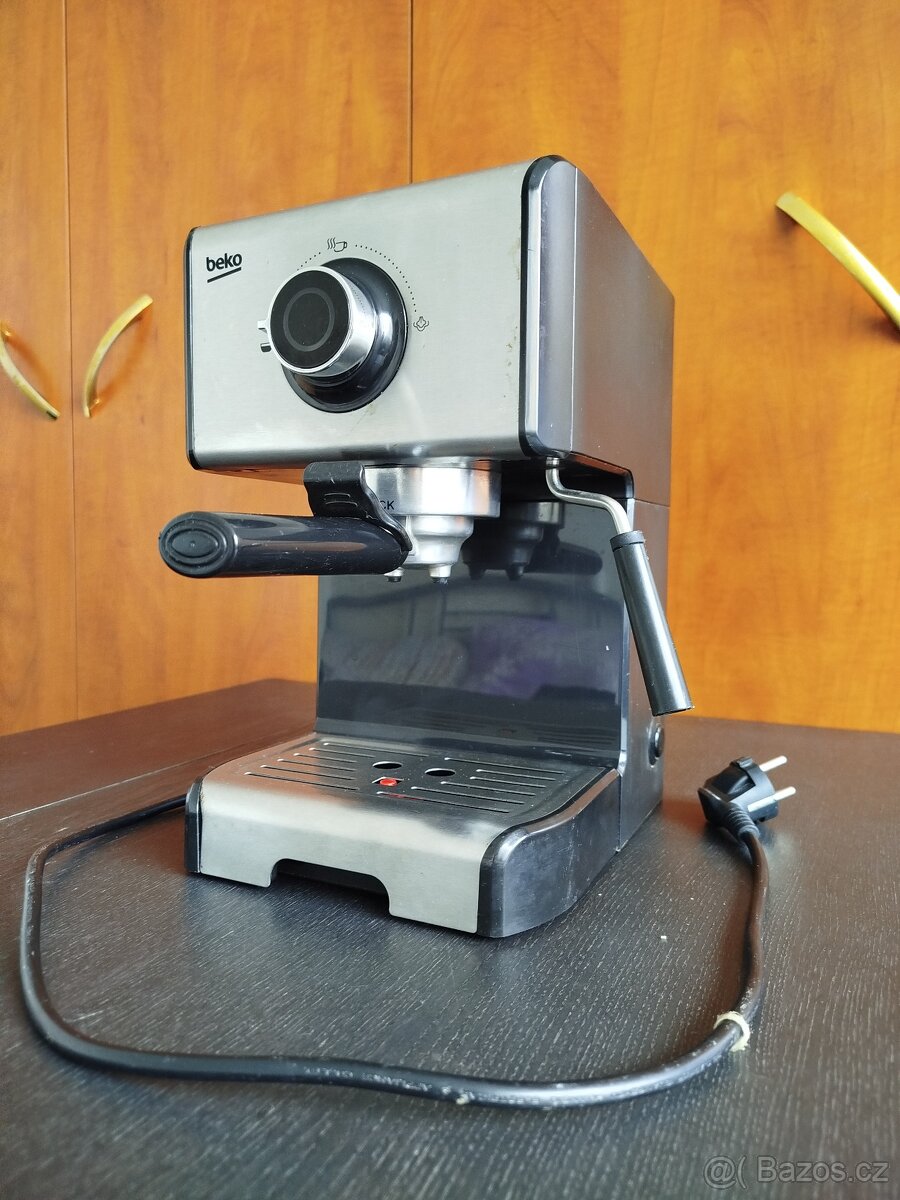PÁKOVÝ TLAKOVÝ KÁVOVAR BEKO CEP5152B 1200W - 2