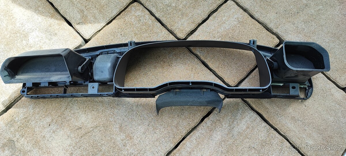 Prodám část přístrojové desky Ford Mondeo - 2