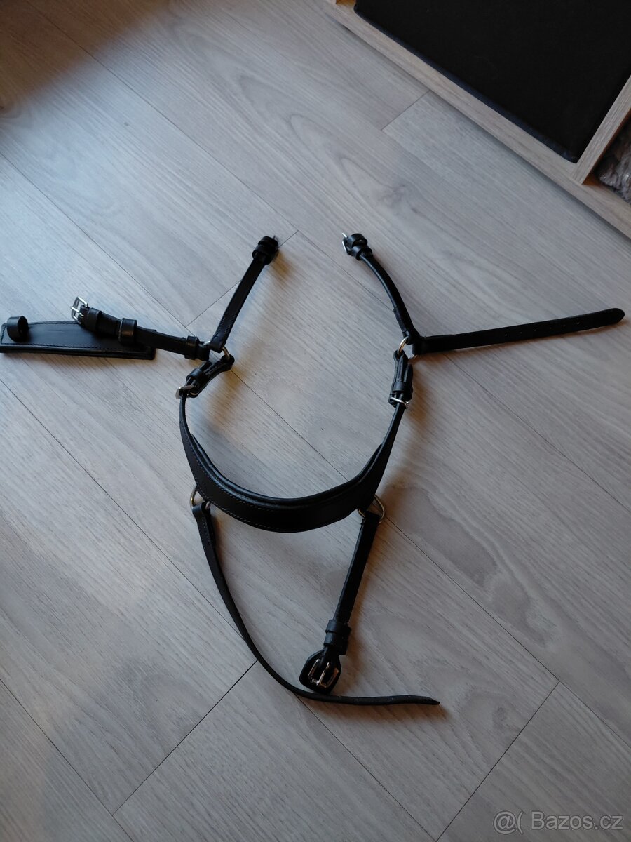 Věcí na kone a jezdce - 2