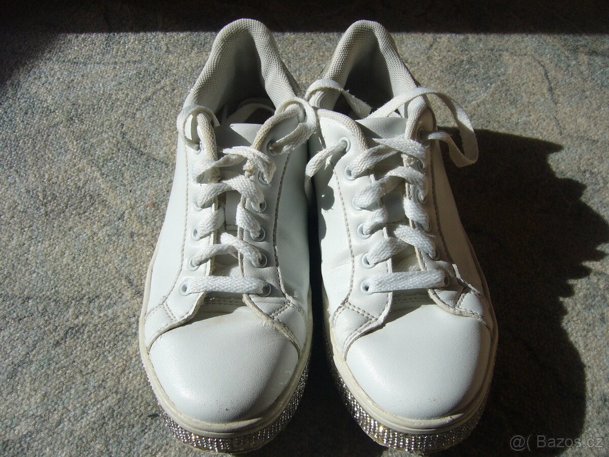 Prodám dívčí vycházkové boty - 2