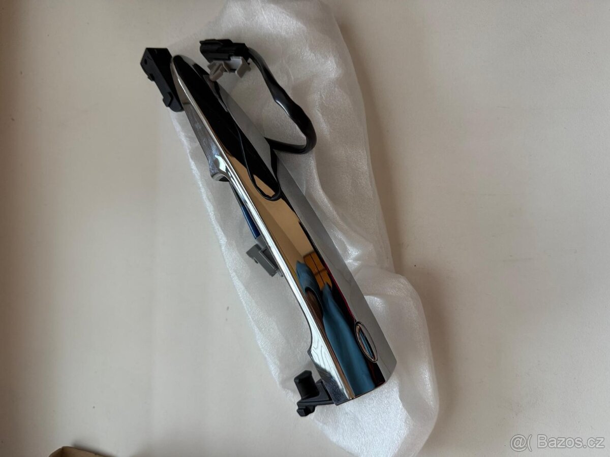 Nissan Leaf - klika dveří - 2