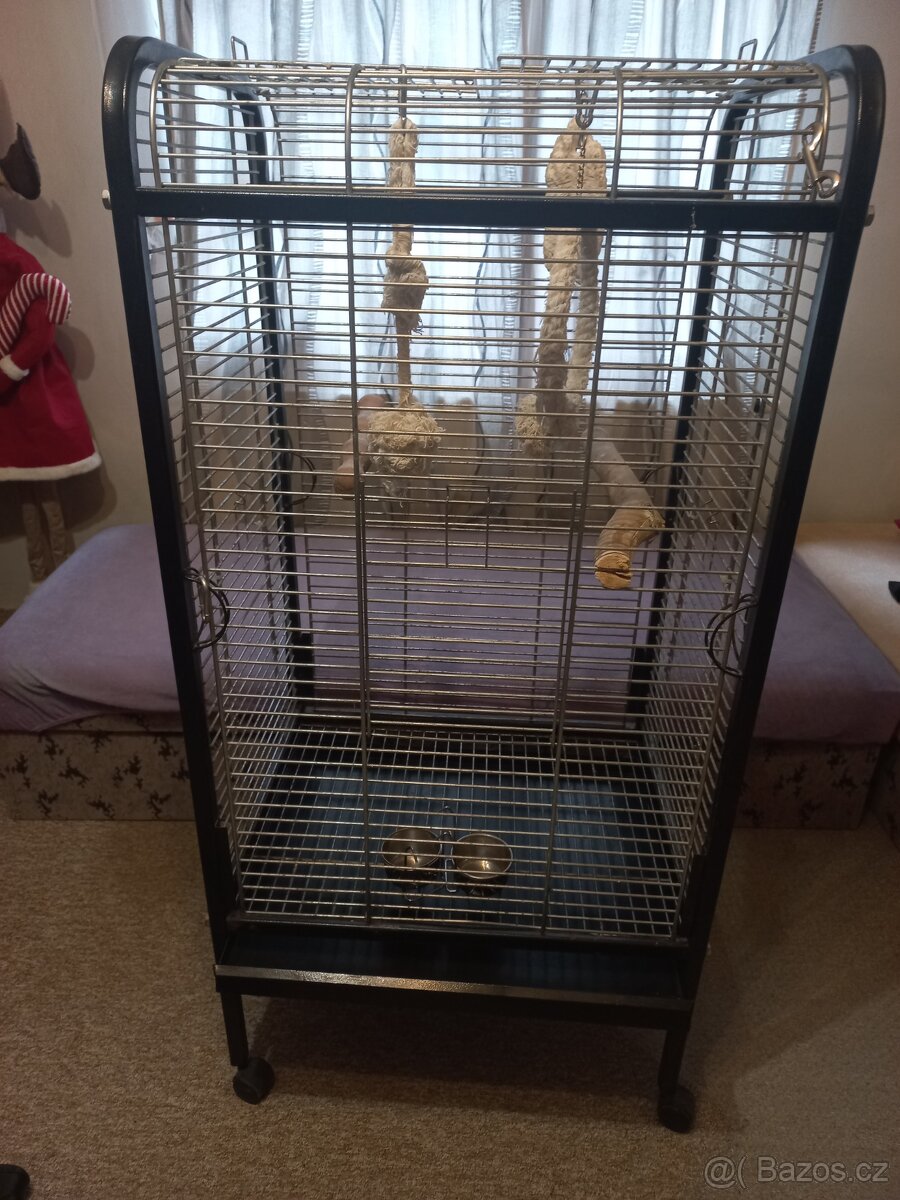 Klec na papouška na kolečkách. - 2