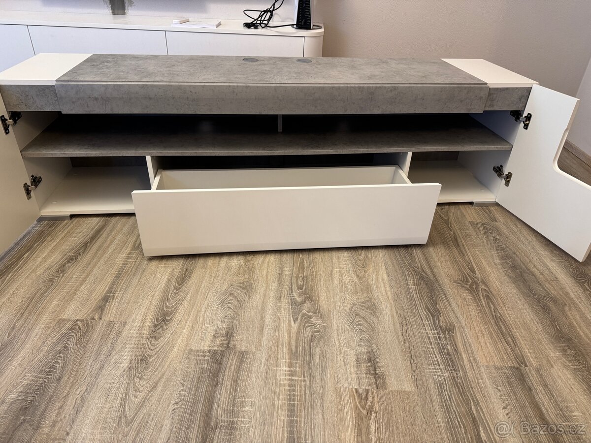 Prodám TV stolek - 2