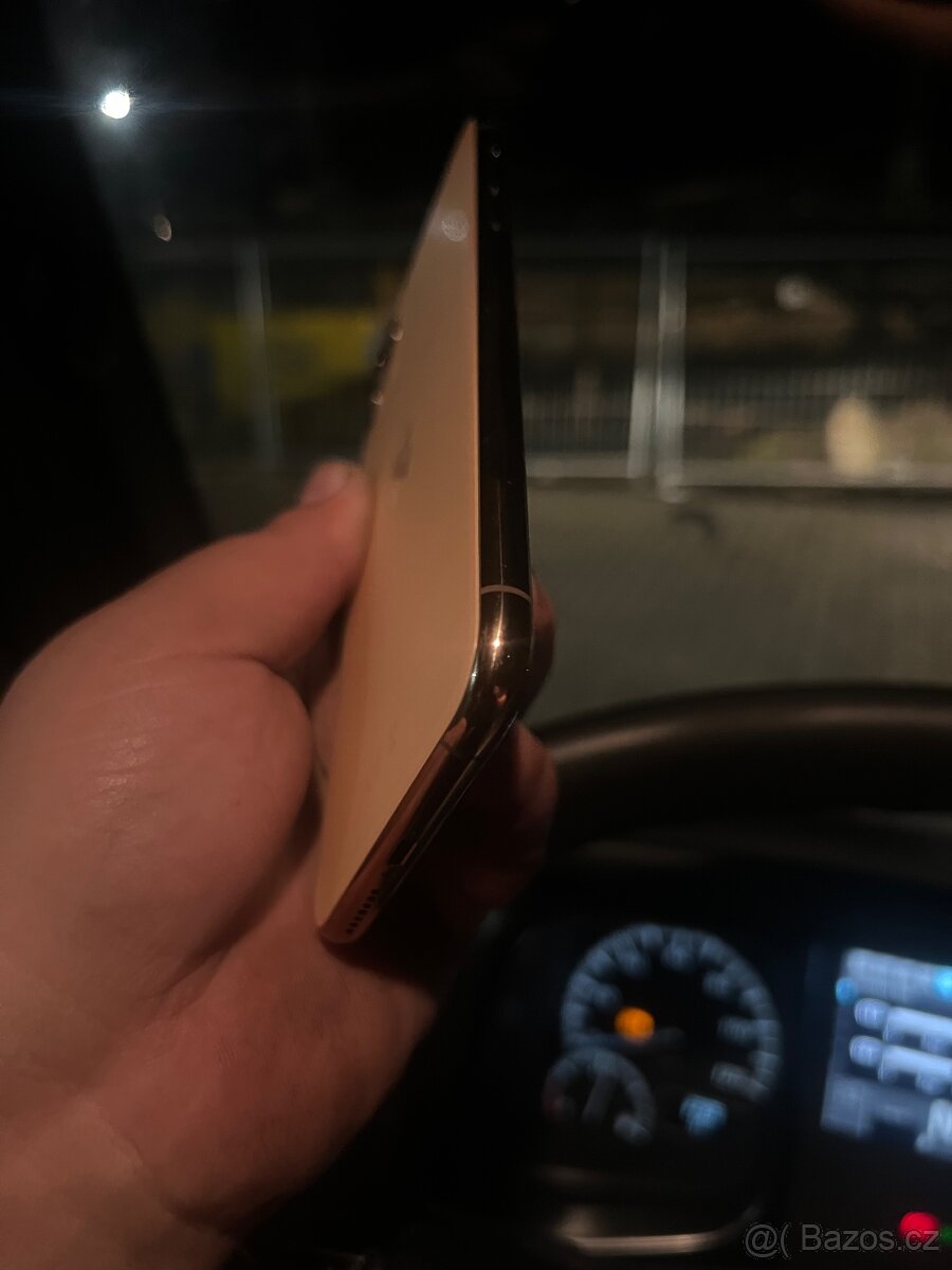 Apple iPhone 11 Pro Max - 2