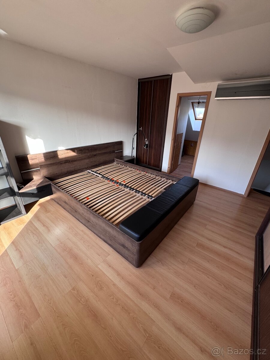 Postel s nočními stolky - 2