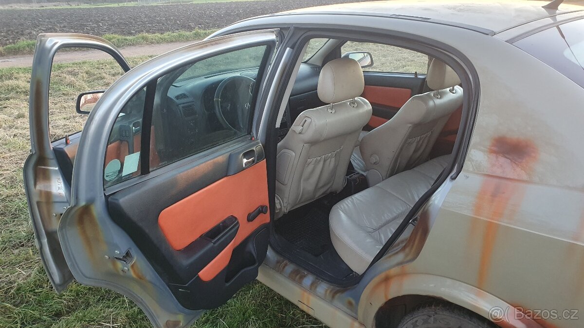 Interiér Opel astra G bertone - 2
