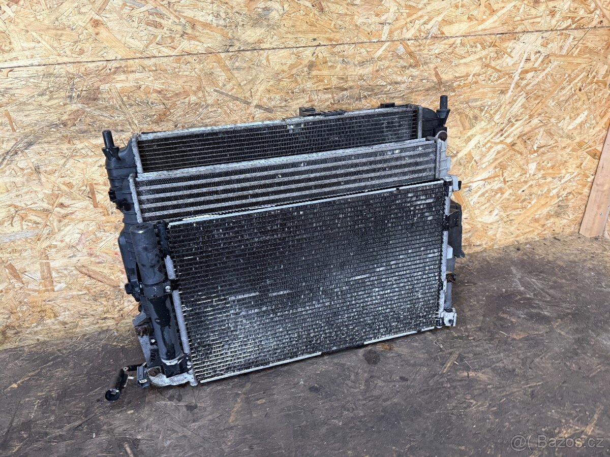 CHLADIČOVÁ STĚNA JAGUAR XF 2.7D 152 KW - 2