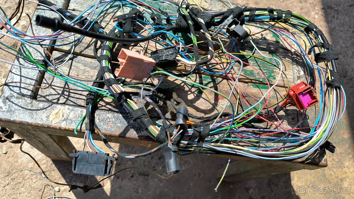 Jednotka tažného zařízení 8P0 907 383 - 2