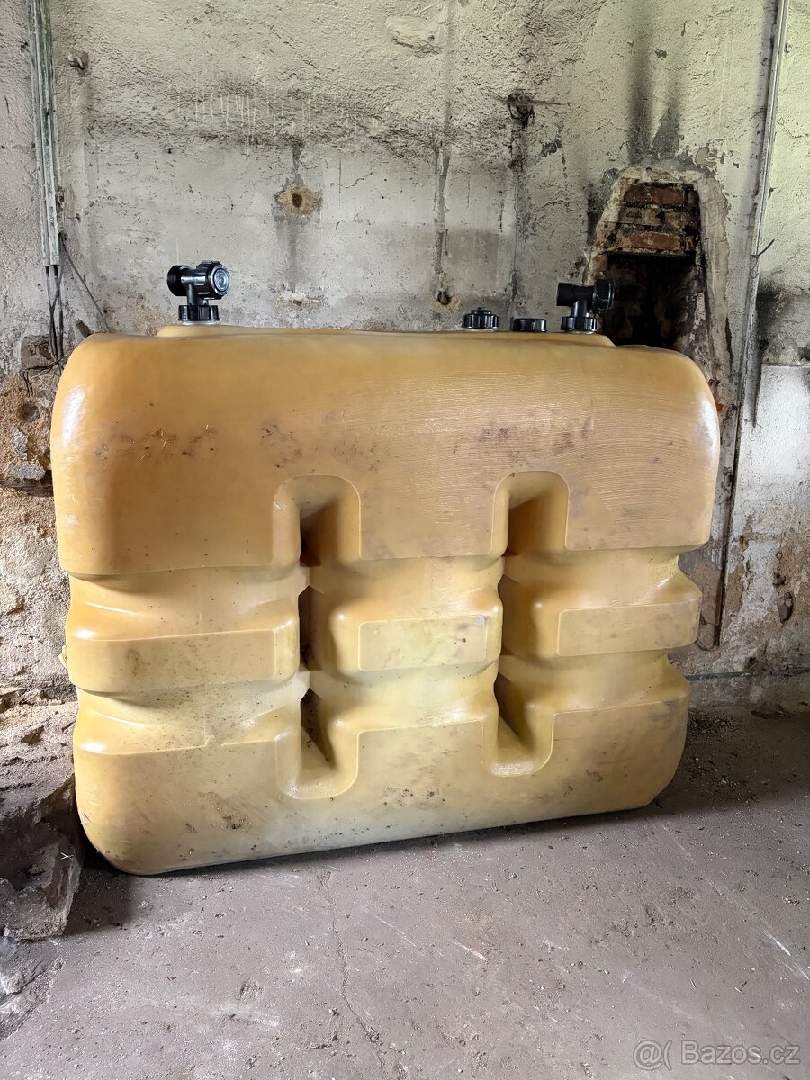 Nádrž na dešťovou vodu 2000 litrů - 2