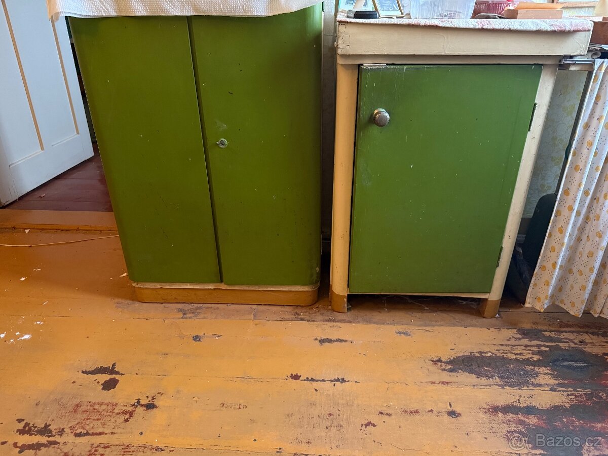 Kuchyňský nábytek k renovaci - 2