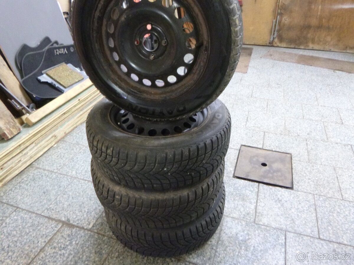 Zimní pneu 195 60 15 na discích Opel. - 2
