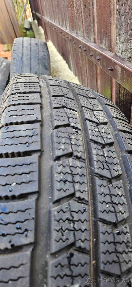 Zimni 215/75/16C - 2