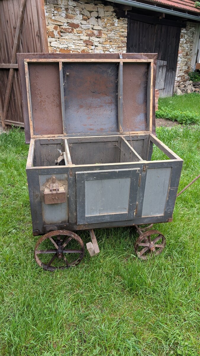 Bedna s podvozkem. - 2