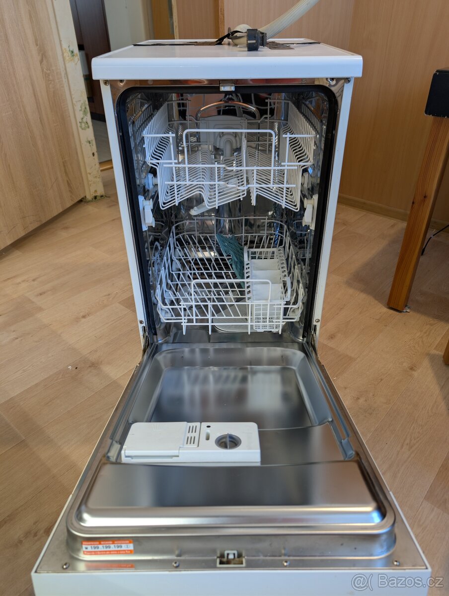 Myčka Indesit 45 cm - 2