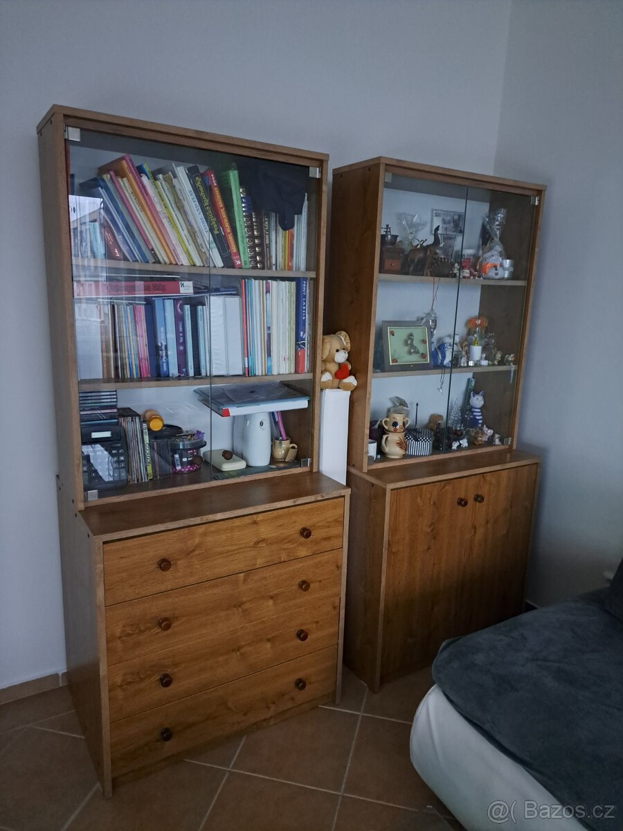 Skříň ,obývací stěna a botník - 2