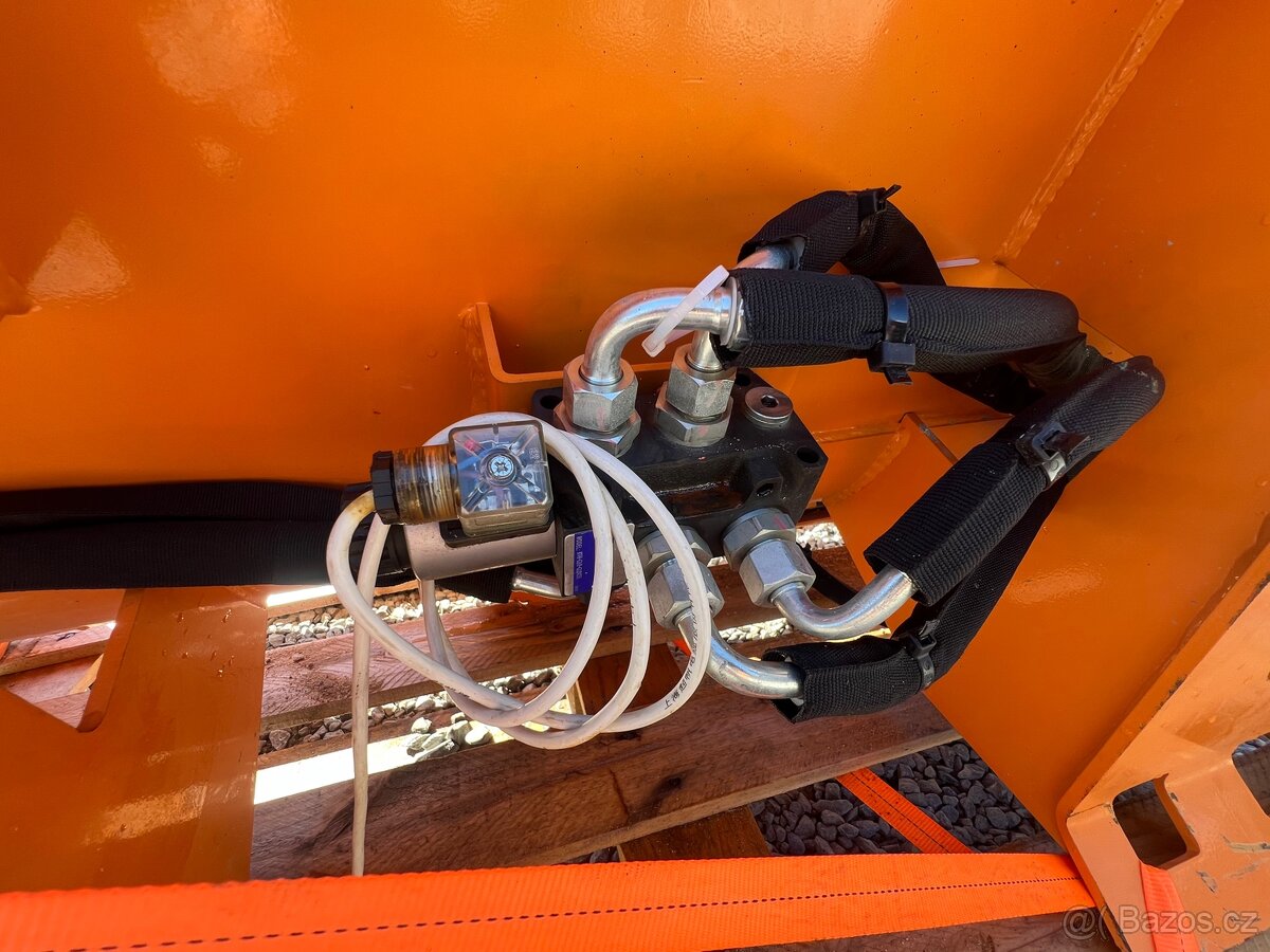 Míchačka na beton na Smykový Nakladač - 2