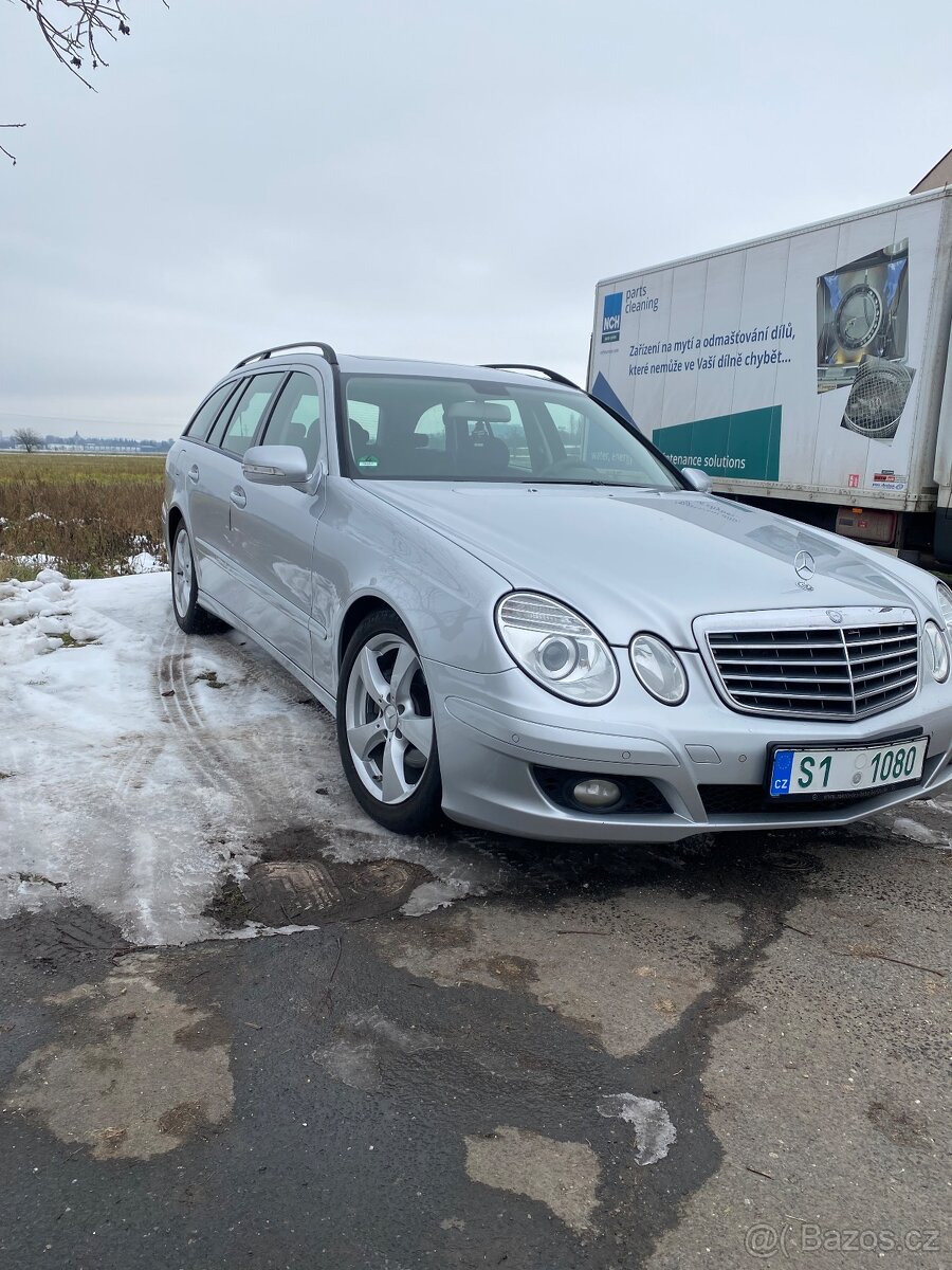 Mercedes Benz E280 - 2