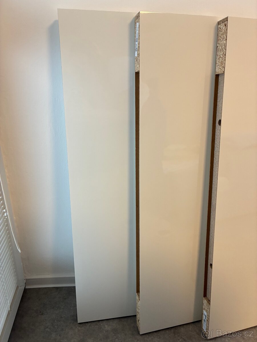 Police lesklá bílá IKEA LACK - 2