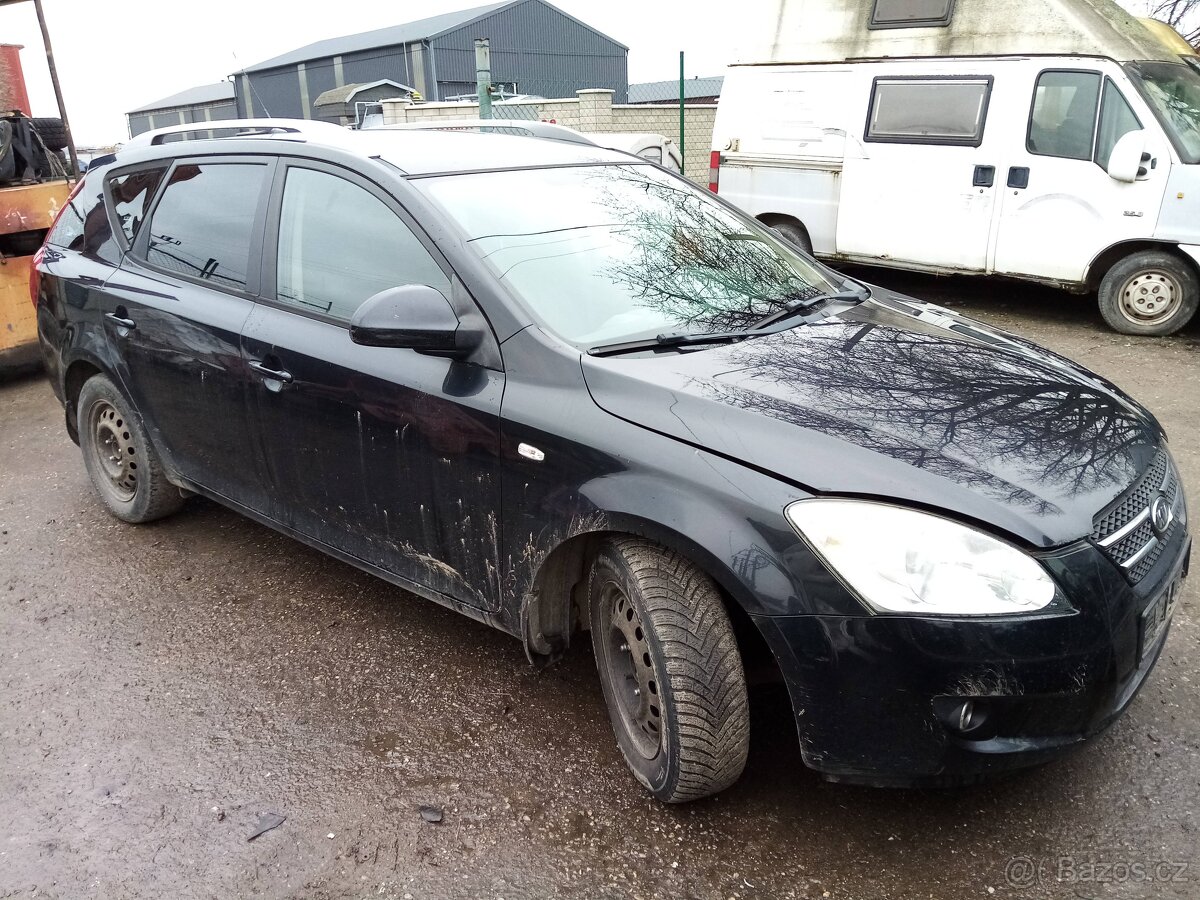 Kia Ceed kombi 2,0crdi 103kW r.v.2008 - 2