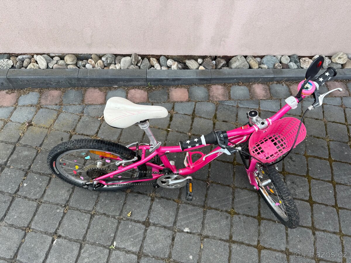 Dětské kolo Specialized a přilba - 2