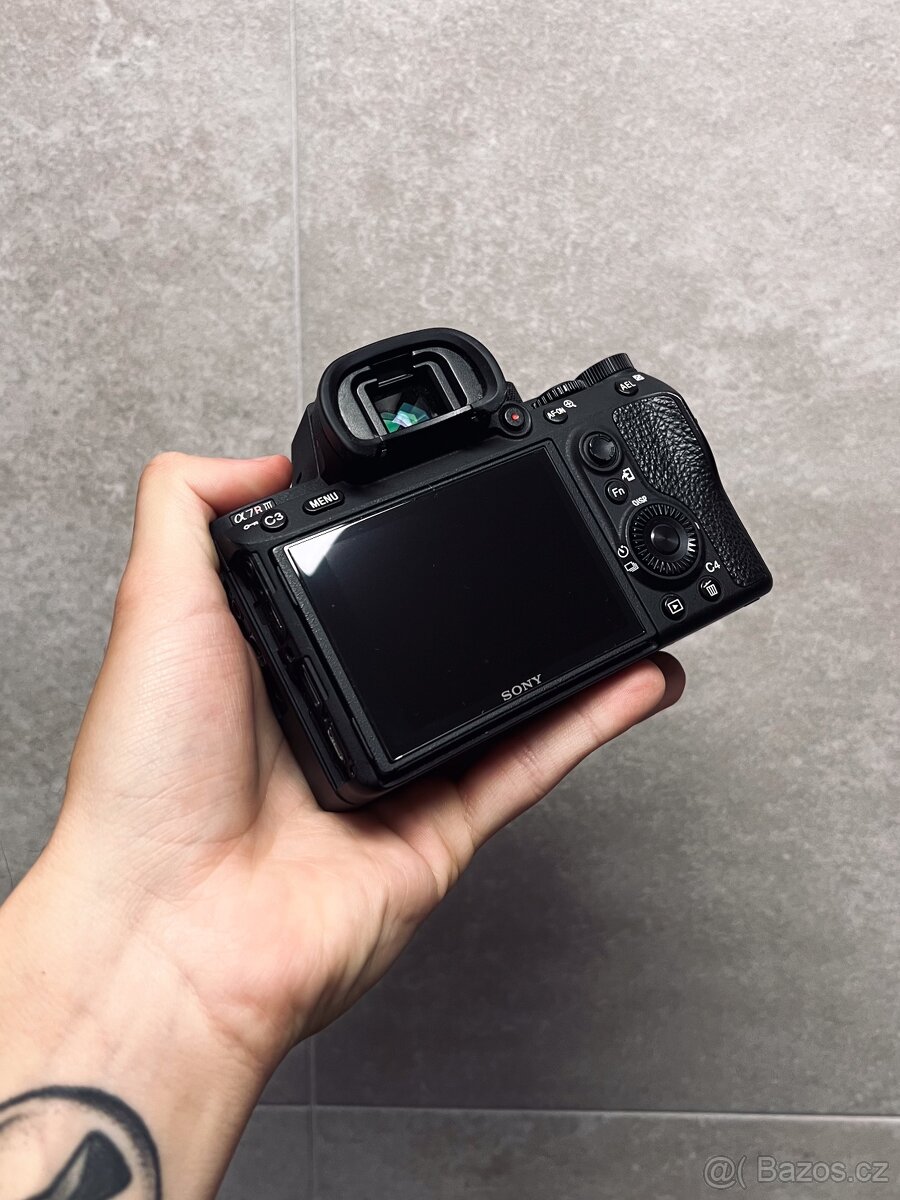 Sony A7R III + klec SmallRig - 2