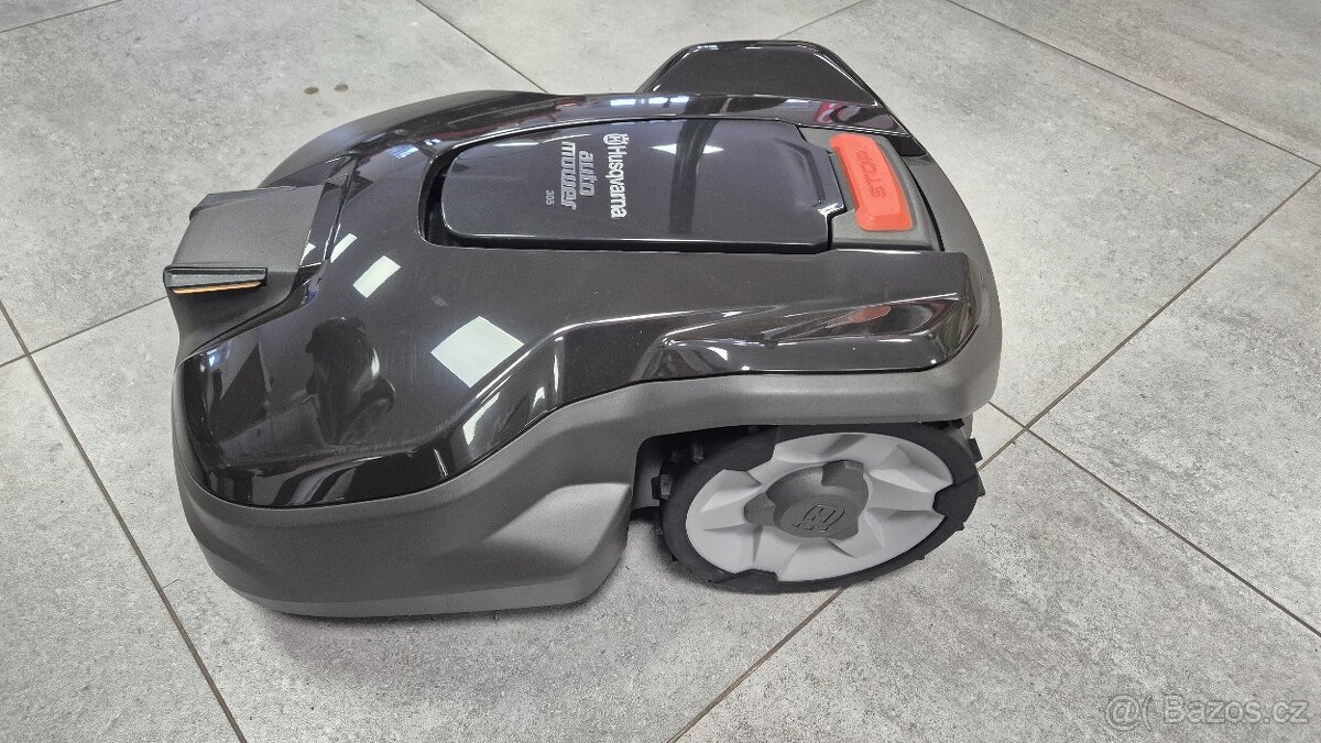 Robotická sekačka Husqvarna 305 Mark II - 2