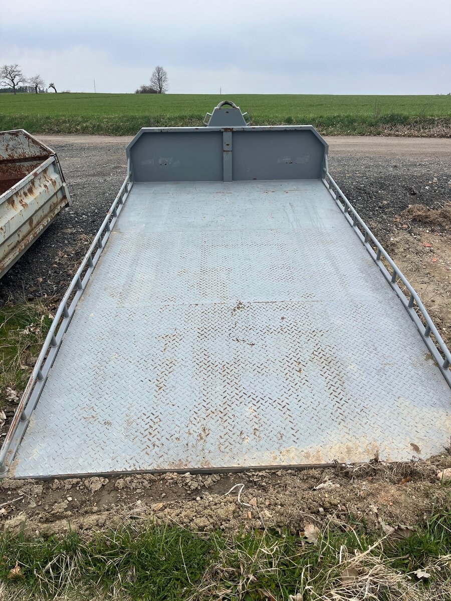 Kontejnerové plato 4m x 2,2m, hák 1m - 2