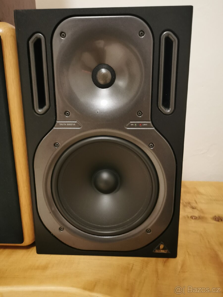 Behringer Truth B2031A - 2