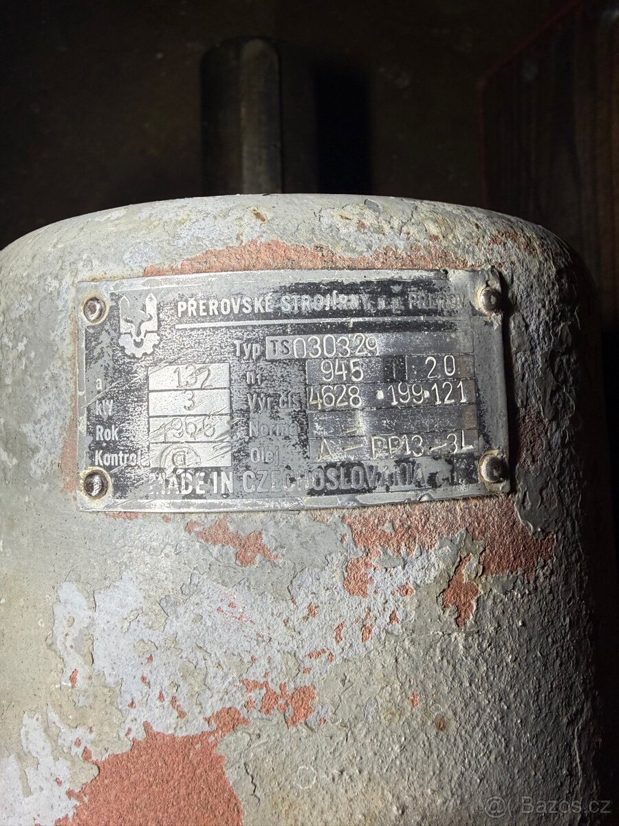 Elektromotor s převodovkou - 2