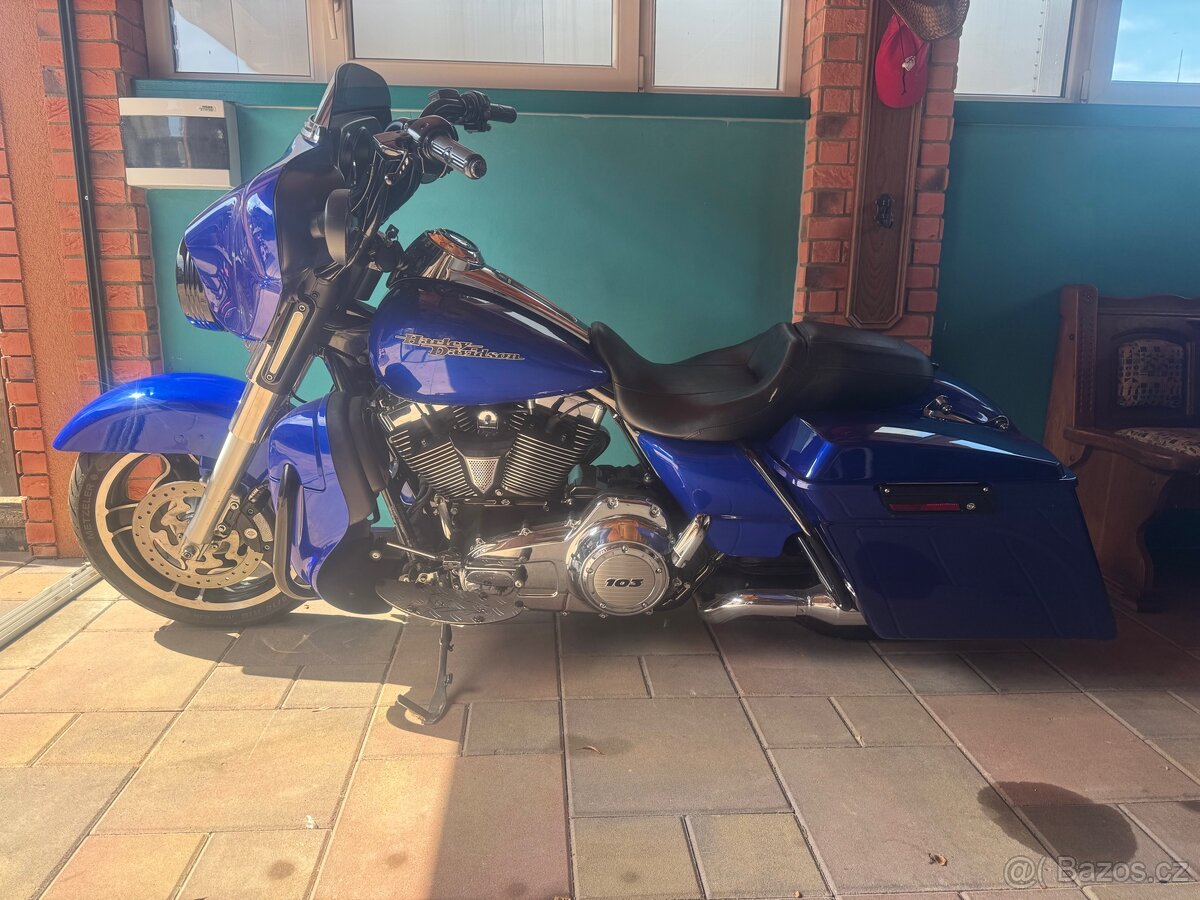 Harley-Davidson FLHX - 2