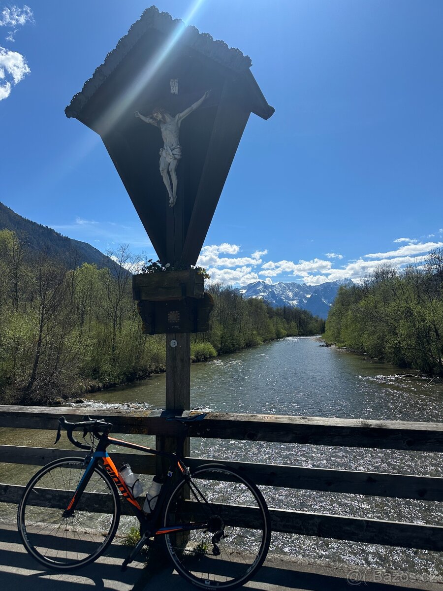 Giant TCR Advanced 1 – Carbon, velikost M (2017) - 2